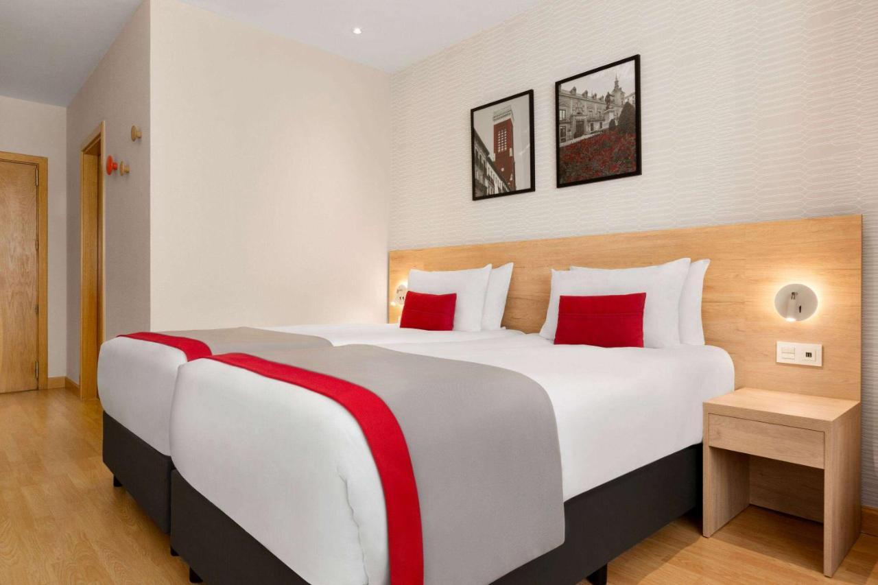 Ramada By Wyndham Madrid Tres Cantos Exterior foto