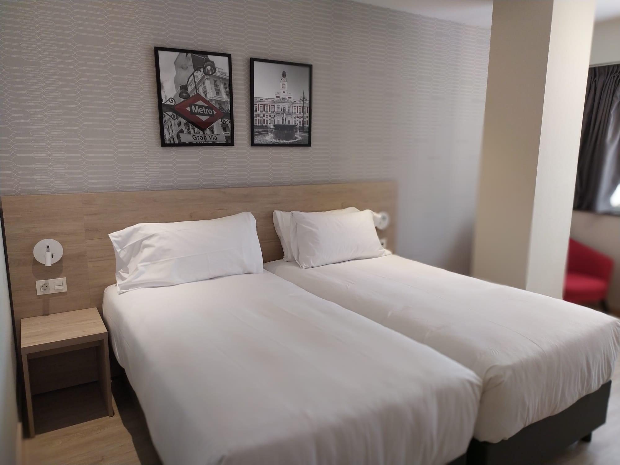 Ramada By Wyndham Madrid Tres Cantos Exterior foto