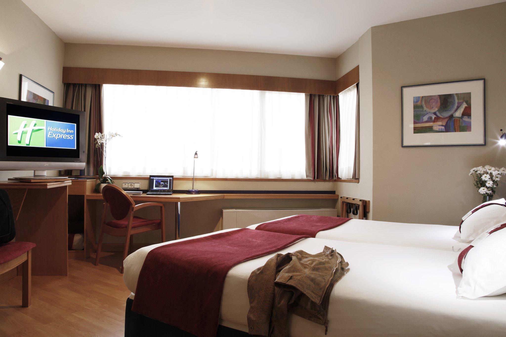 Ramada By Wyndham Madrid Tres Cantos Exterior foto
