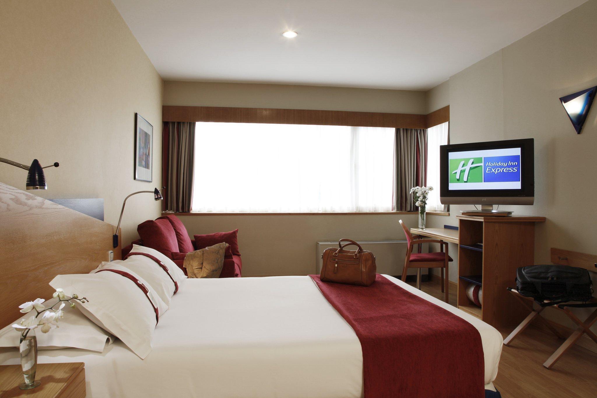 Ramada By Wyndham Madrid Tres Cantos Exterior foto