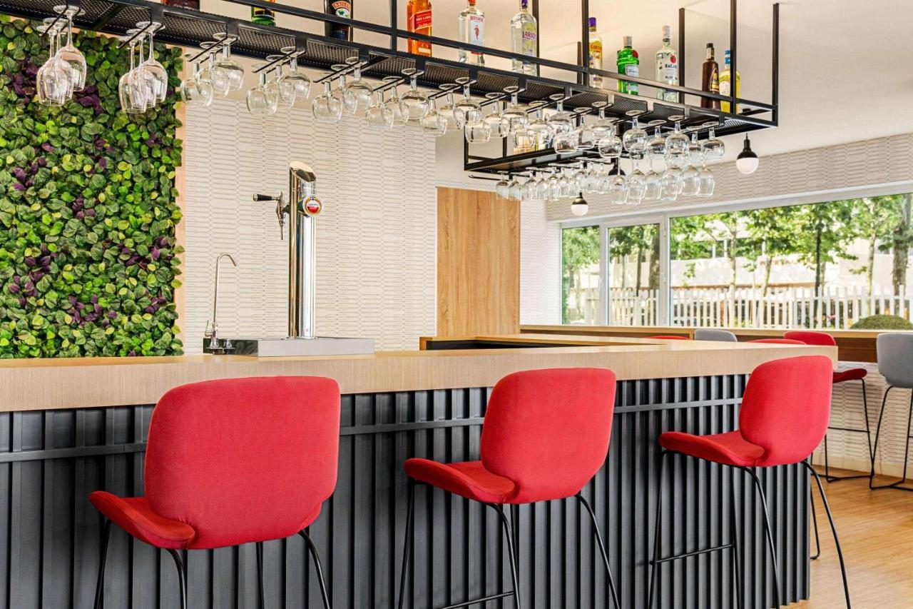 Ramada By Wyndham Madrid Tres Cantos Exterior foto