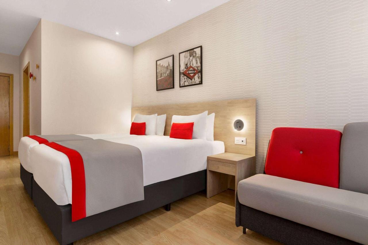 Ramada By Wyndham Madrid Tres Cantos Exterior foto