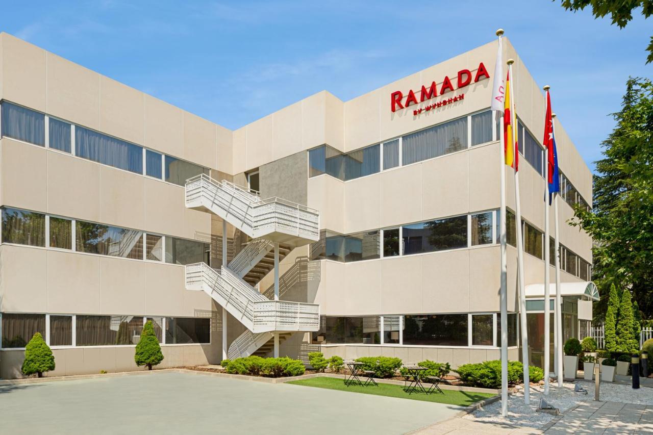 Ramada By Wyndham Madrid Tres Cantos Hotel Exterior foto