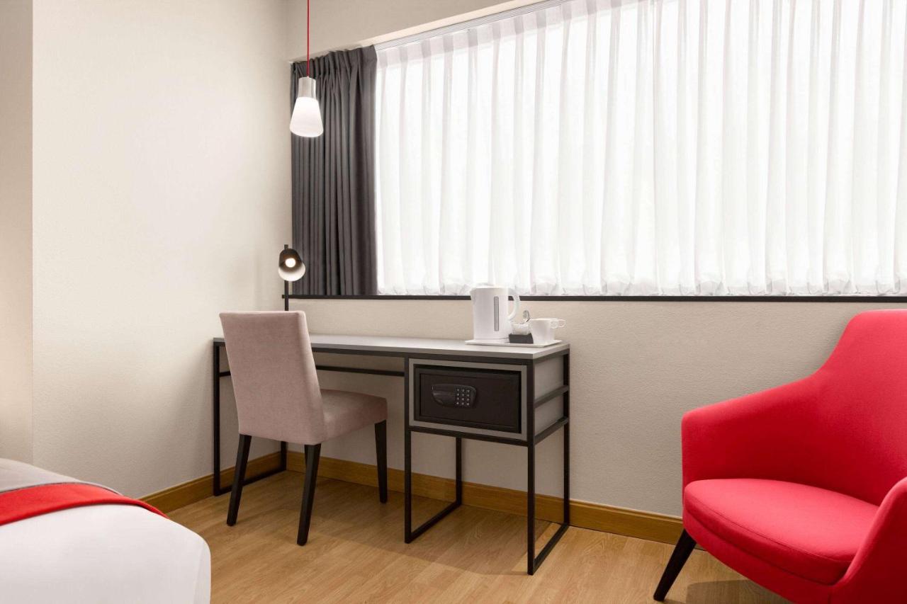 Ramada By Wyndham Madrid Tres Cantos Exterior foto