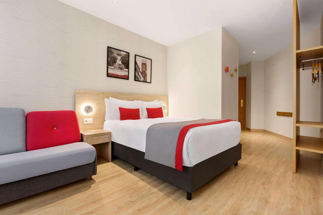 Ramada By Wyndham Madrid Tres Cantos Exterior foto