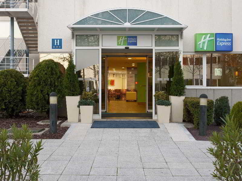 Ramada By Wyndham Madrid Tres Cantos Exterior foto