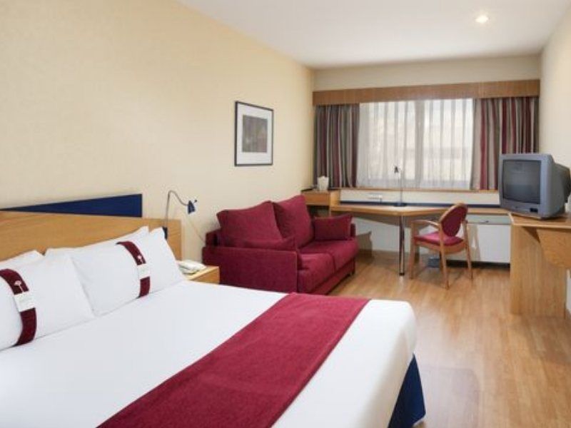 Ramada By Wyndham Madrid Tres Cantos Exterior foto